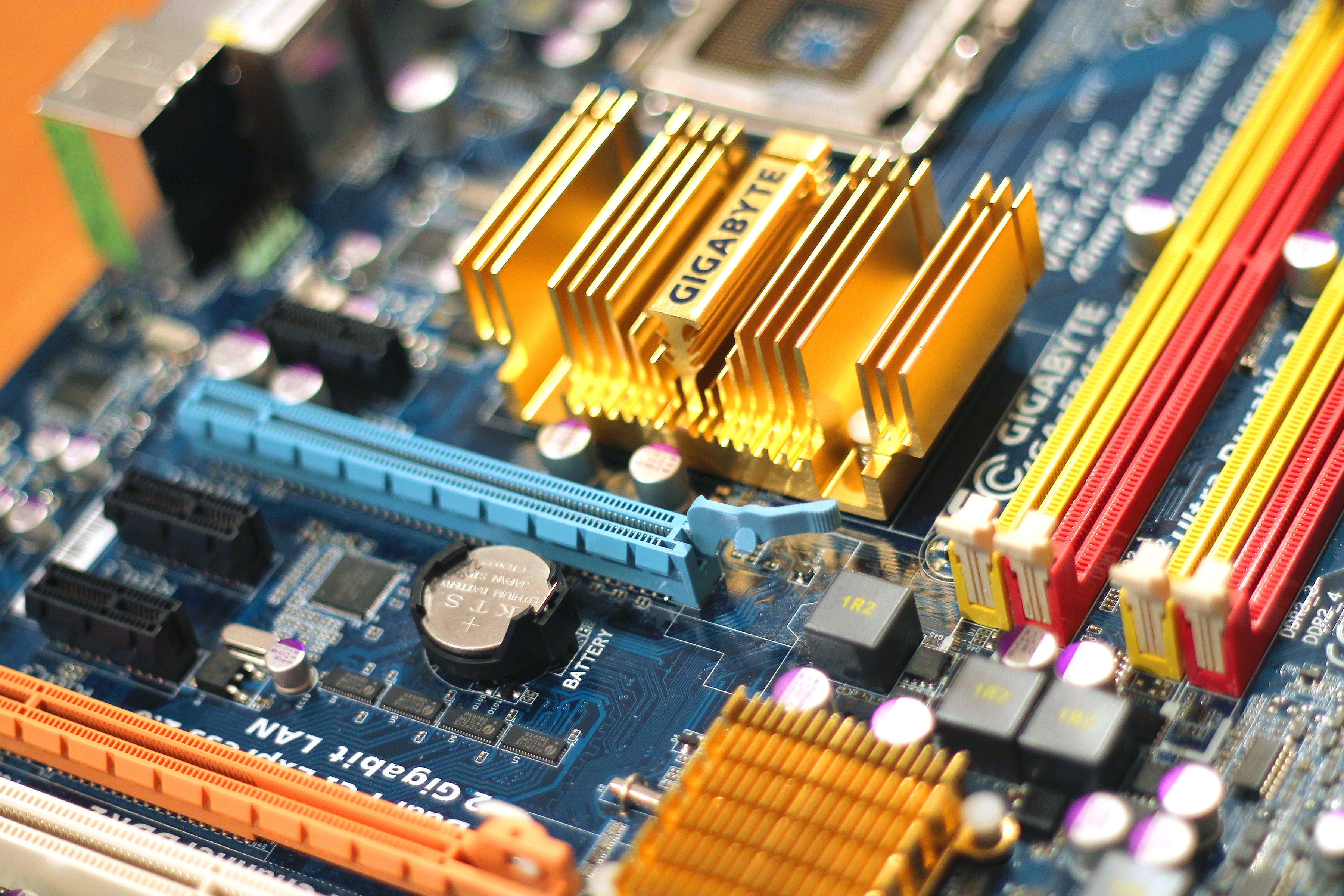 How To Add HDMI Port To PC Desktops Using HDMI Cards